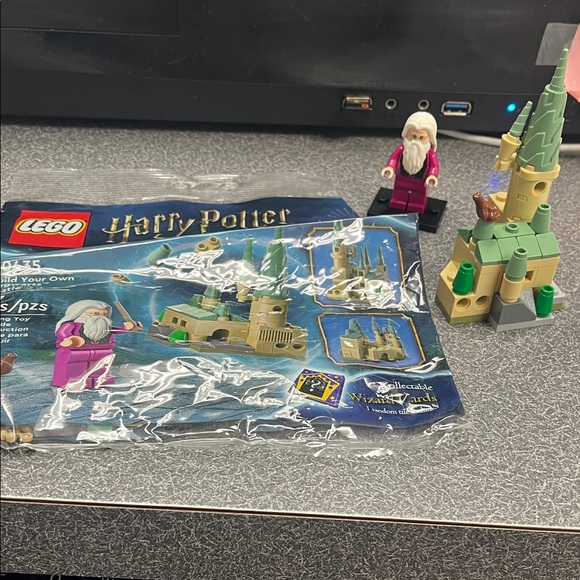 LEGO Harry Potter Mini Castle Set with Wizard in Pink price firm no offers - Picture 1 of 2